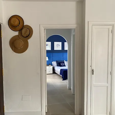 Malibu Park Luna Apartment
